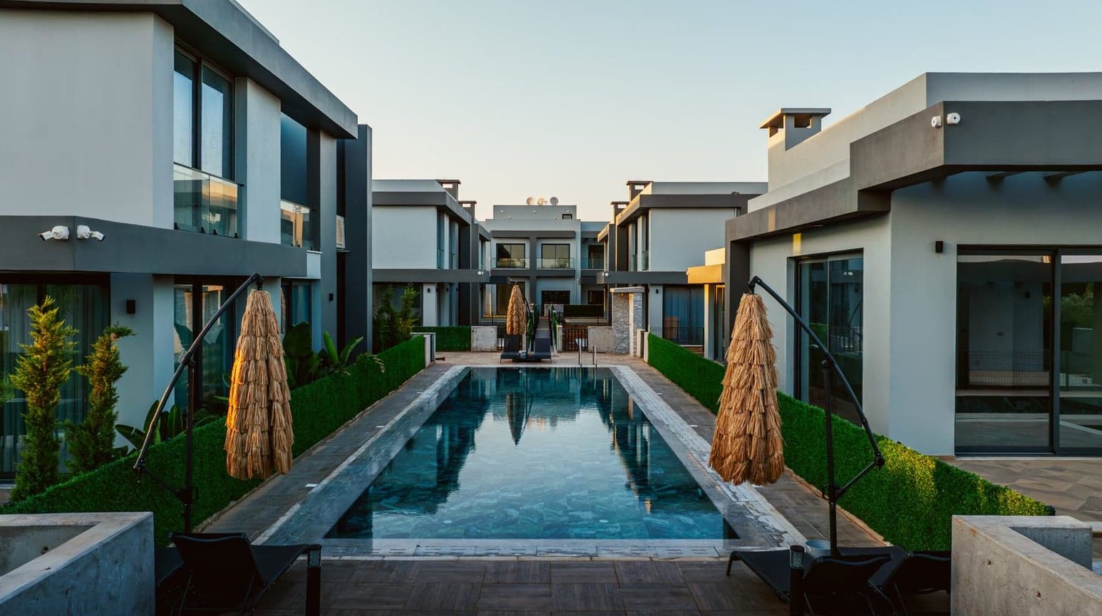 Pool courtyard between Richmond Park villas